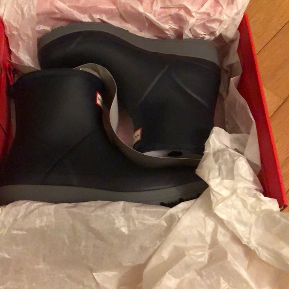 LAST CALL **firm** NIB Hunter  boot navy sz 7 - Picture 2 of 8